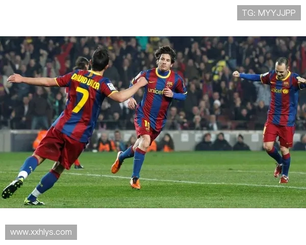 足球明星在餐厅享受美食的精彩瞬间与幕后趣事大揭秘 足球明星在餐厅享受美食的精彩瞬间与幕后趣事大揭秘